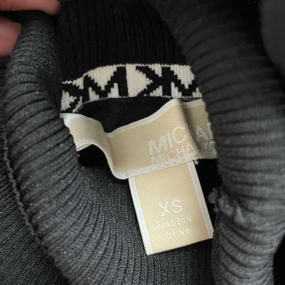Michael Kors Turtle neck - Picture 2 of 2